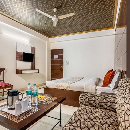 Hotel Nice Palace Delhi Zewnętrze zdjęcie