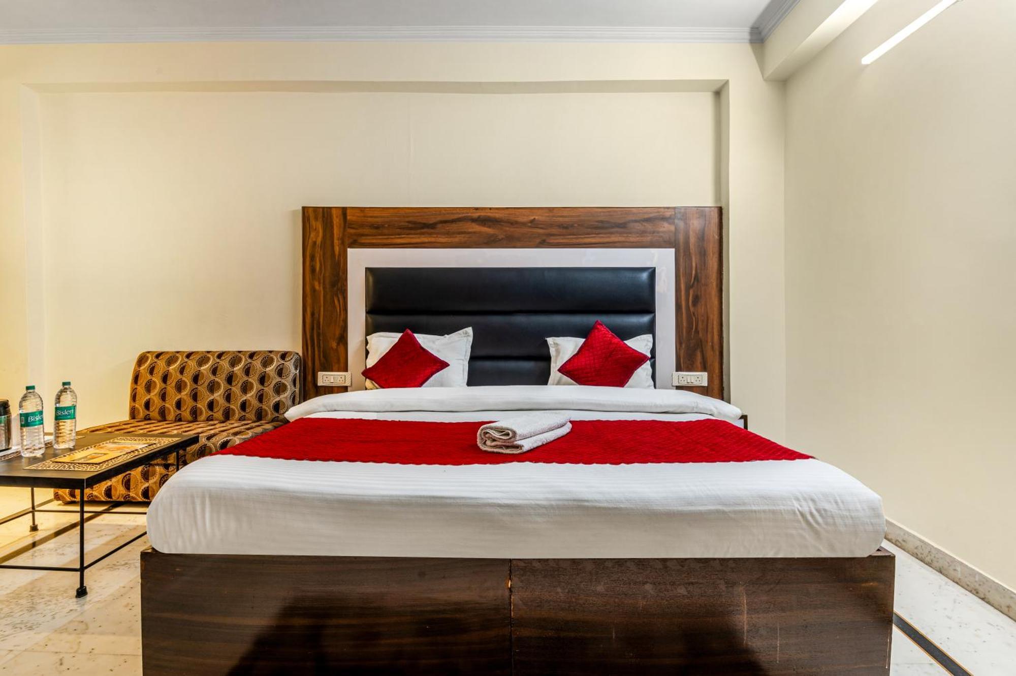 Hotel Nice Palace Delhi Zewnętrze zdjęcie