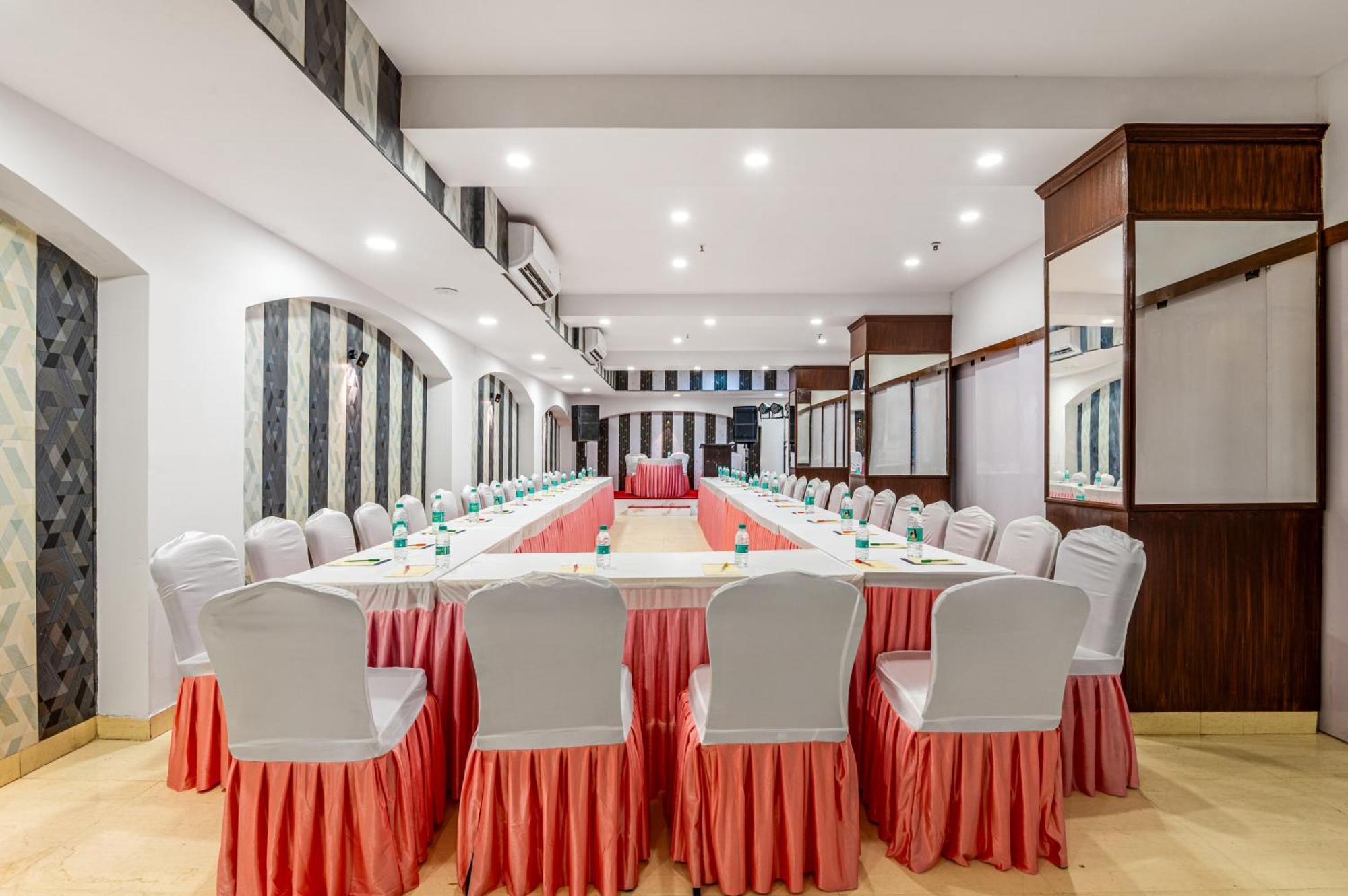 Hotel Nice Palace Delhi Zewnętrze zdjęcie