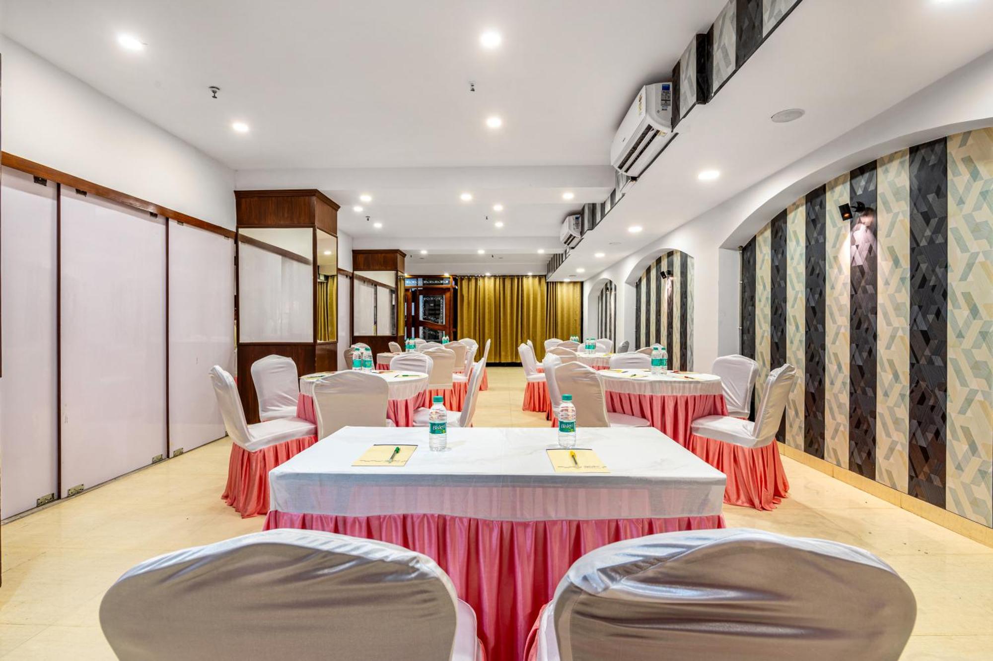 Hotel Nice Palace Delhi Zewnętrze zdjęcie