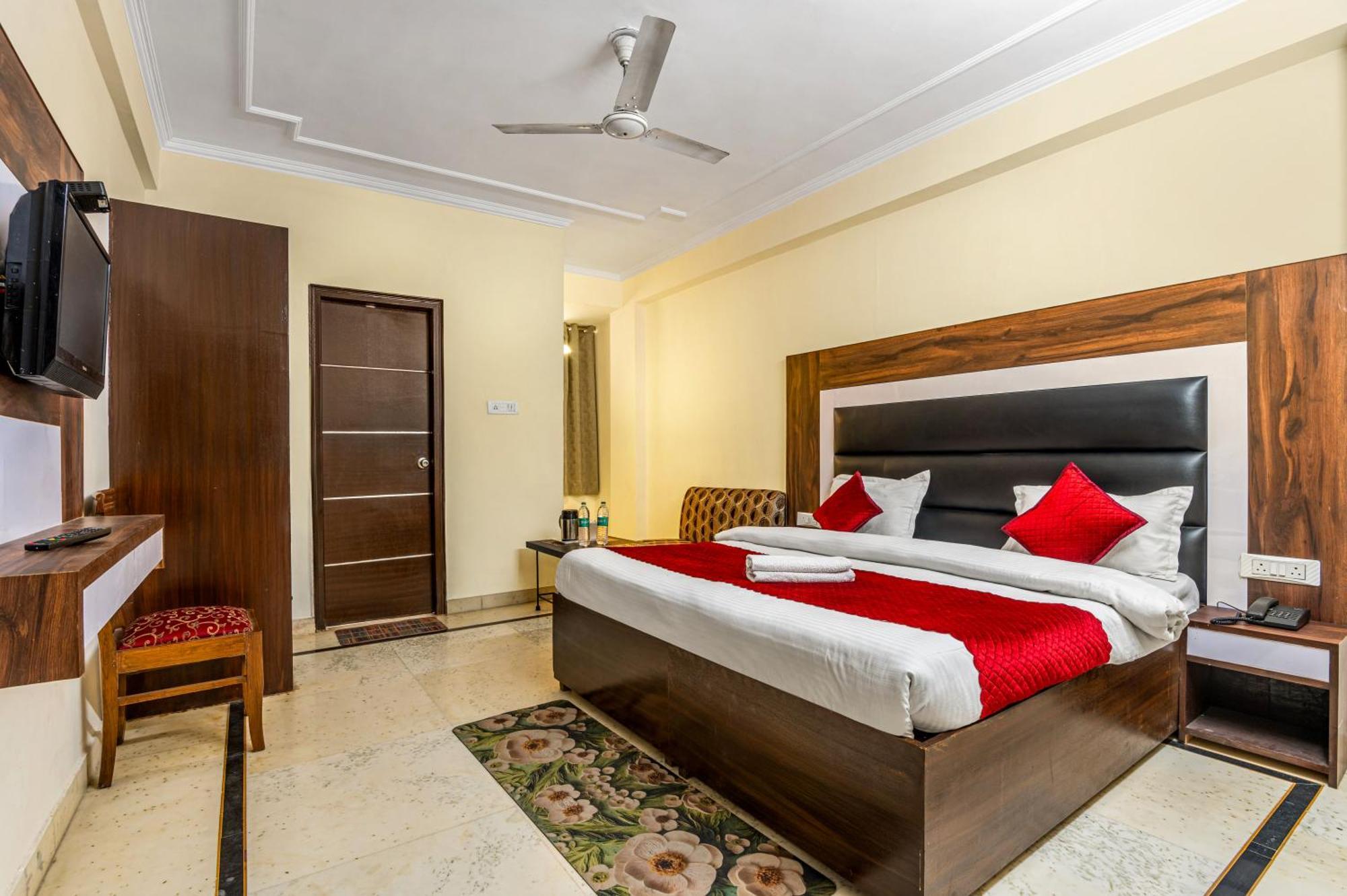 Hotel Nice Palace Delhi Zewnętrze zdjęcie