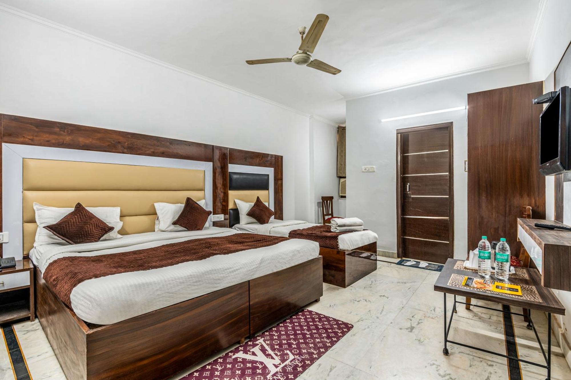 Hotel Nice Palace Delhi Zewnętrze zdjęcie