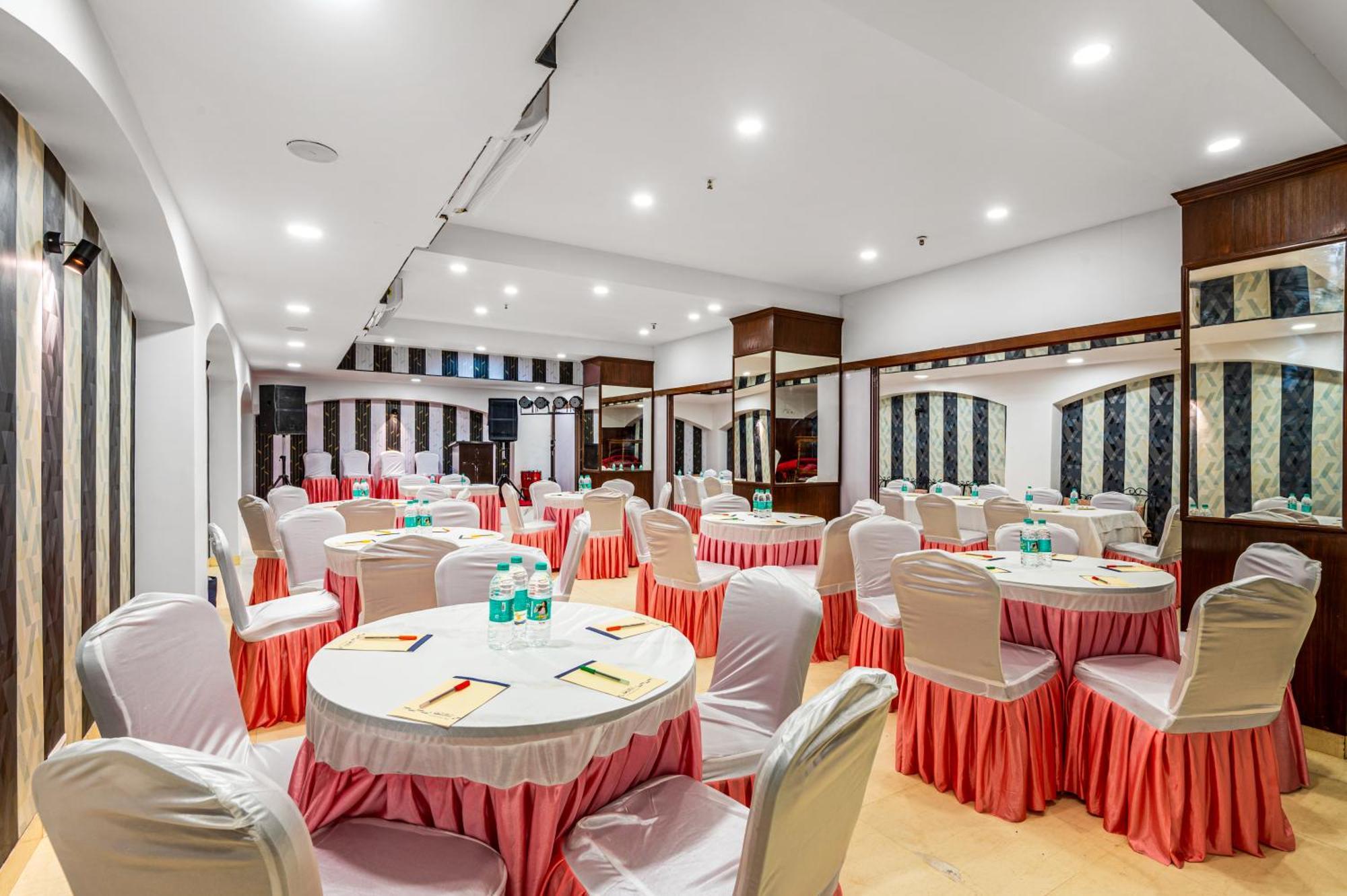 Hotel Nice Palace Delhi Zewnętrze zdjęcie