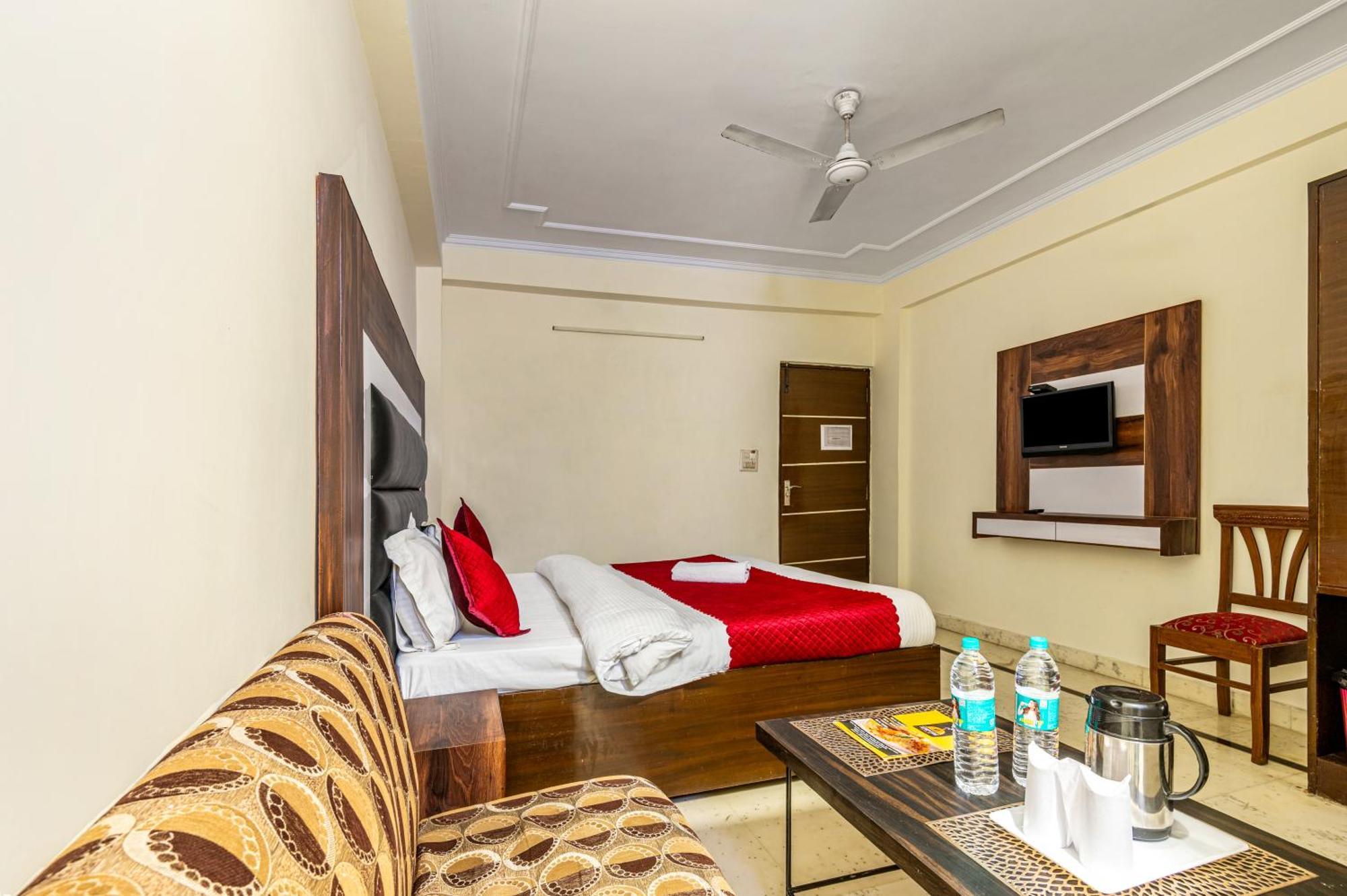 Hotel Nice Palace Delhi Zewnętrze zdjęcie
