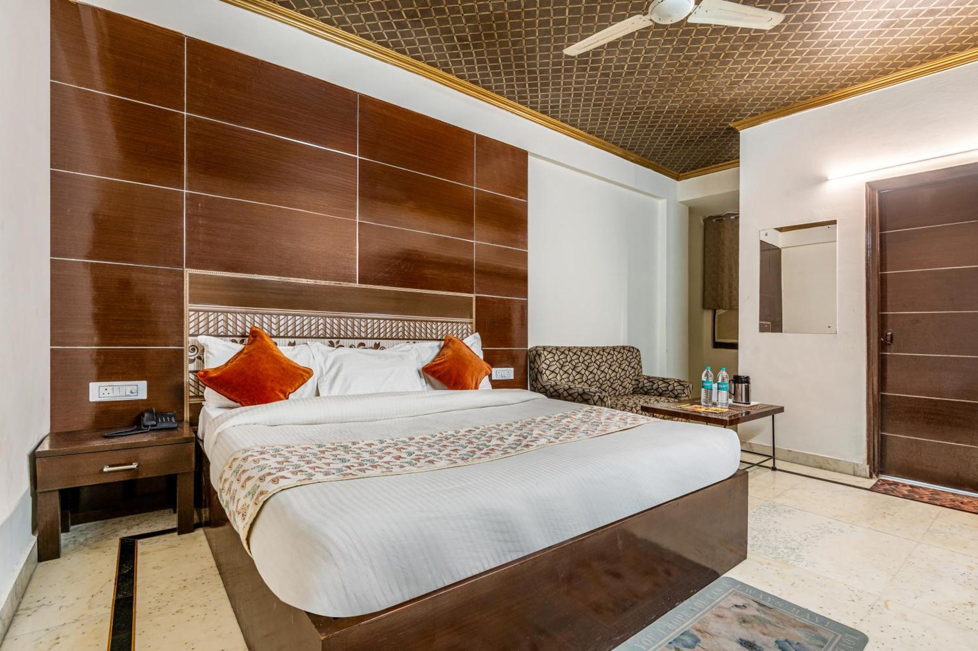 Hotel Nice Palace Delhi Zewnętrze zdjęcie