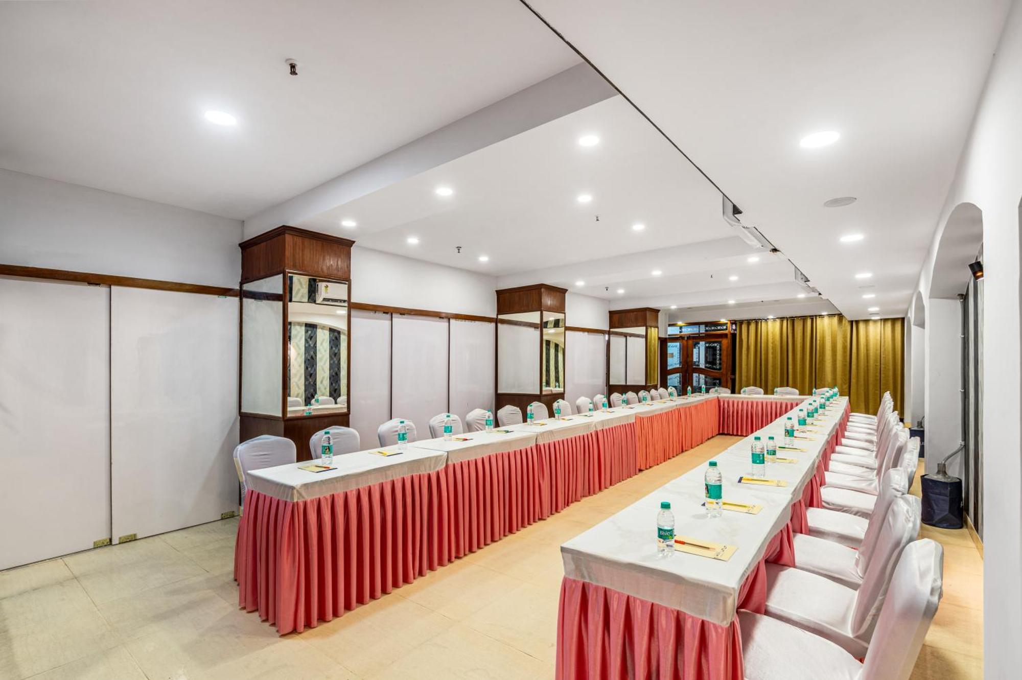 Hotel Nice Palace Delhi Zewnętrze zdjęcie