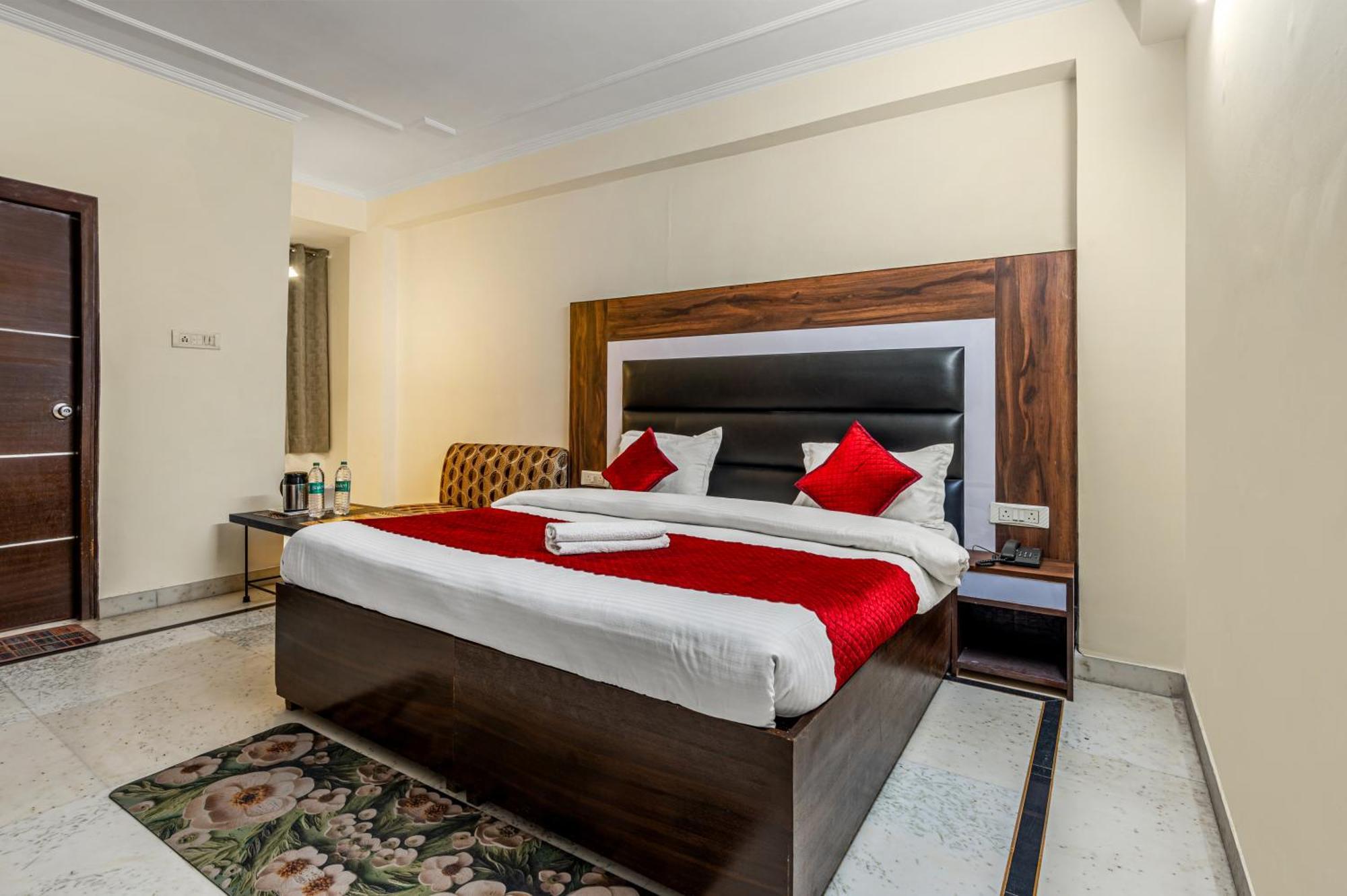 Hotel Nice Palace Delhi Zewnętrze zdjęcie