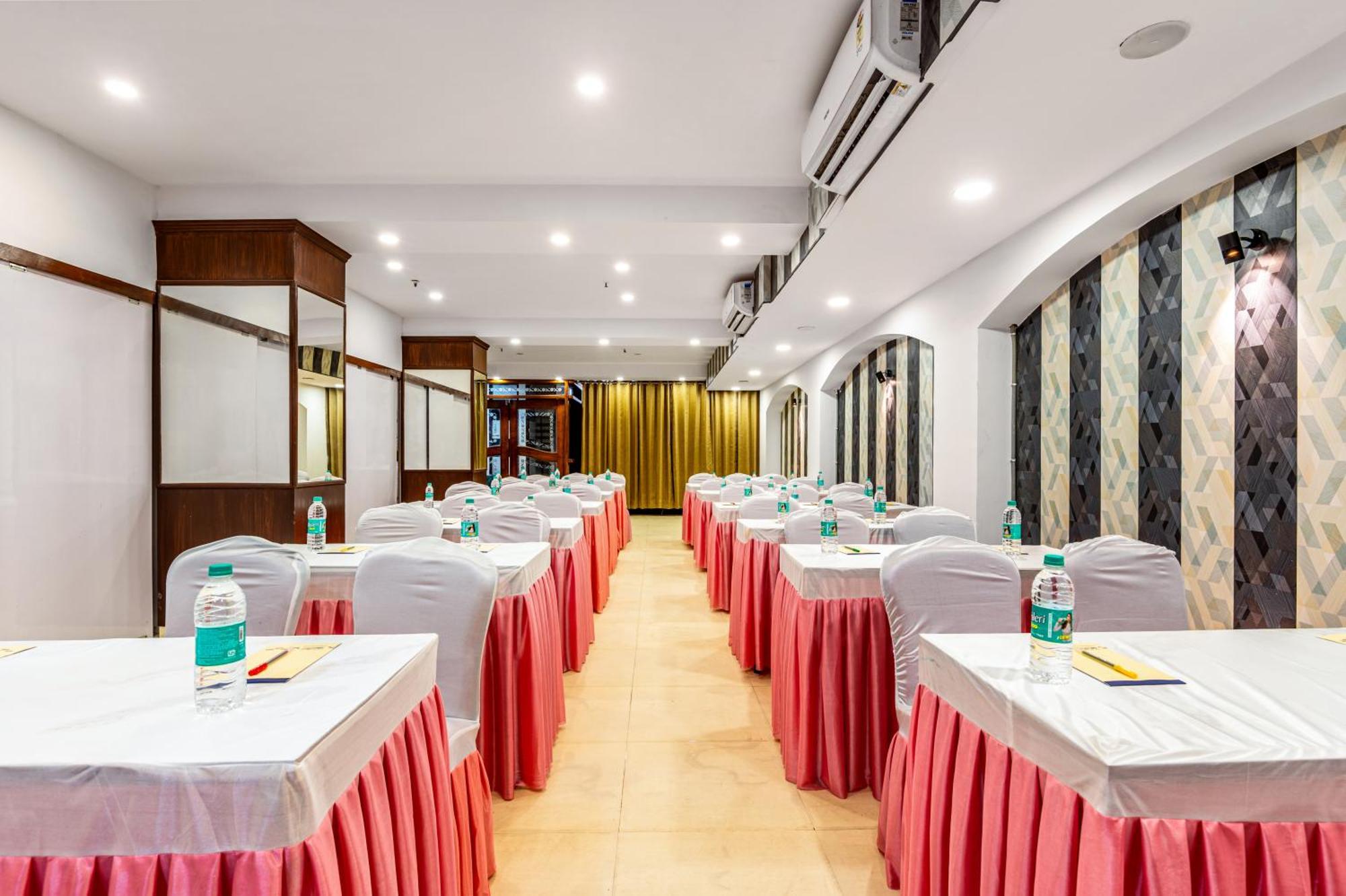 Hotel Nice Palace Delhi Zewnętrze zdjęcie