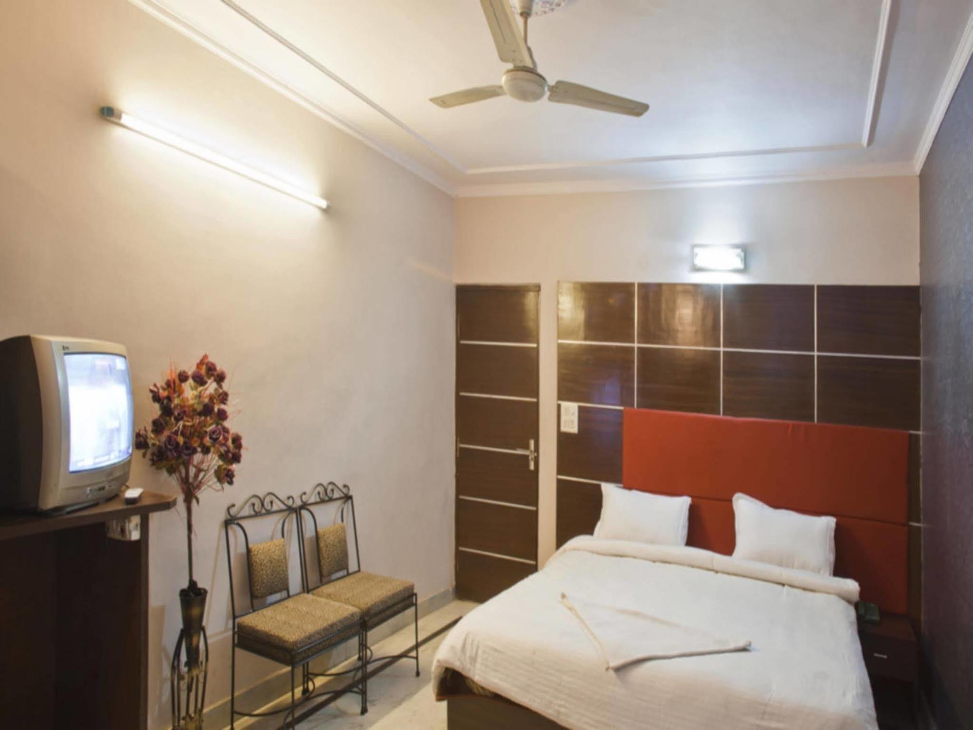 Hotel Nice Palace Delhi Zewnętrze zdjęcie